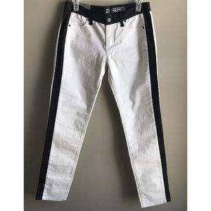 NY&C JEANS WHITE W/ BLACK STRIPE SKINNY Sz 2. NWT